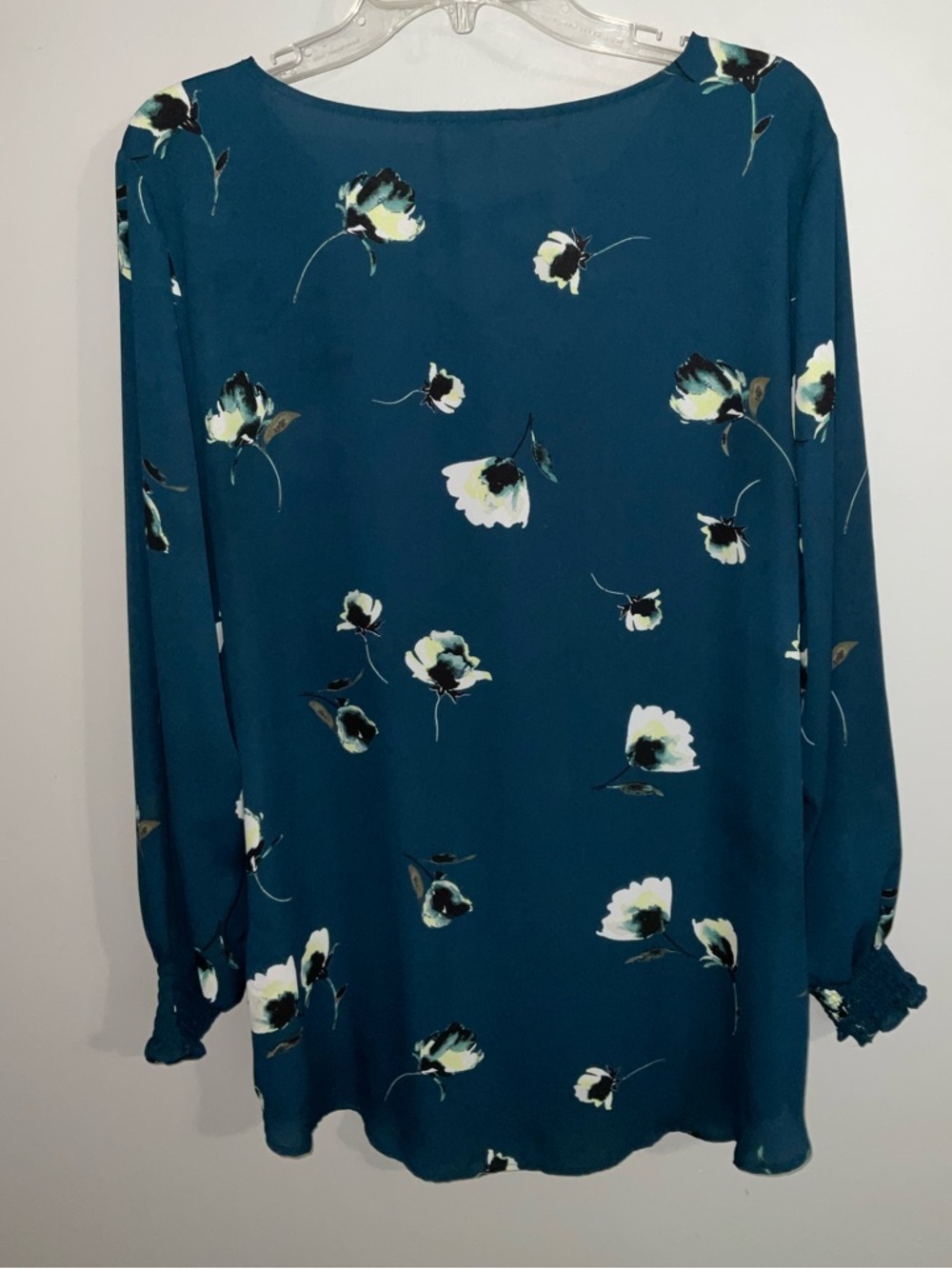 Maurices Teal Floral Crisscross V-Neck Neck Blouse Size 1X - Picture 3 of 9